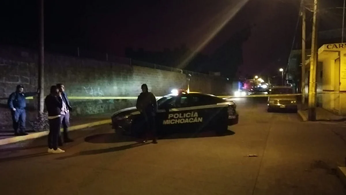 Michoacán: Pasajeros asesinan a balazos a taxista