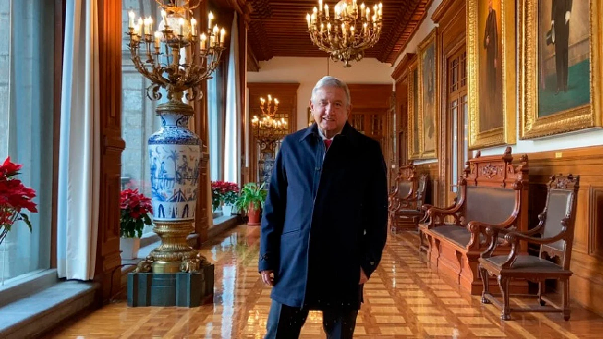 AMLO reaparece tras contagio de Covid-19; presenta mejorías