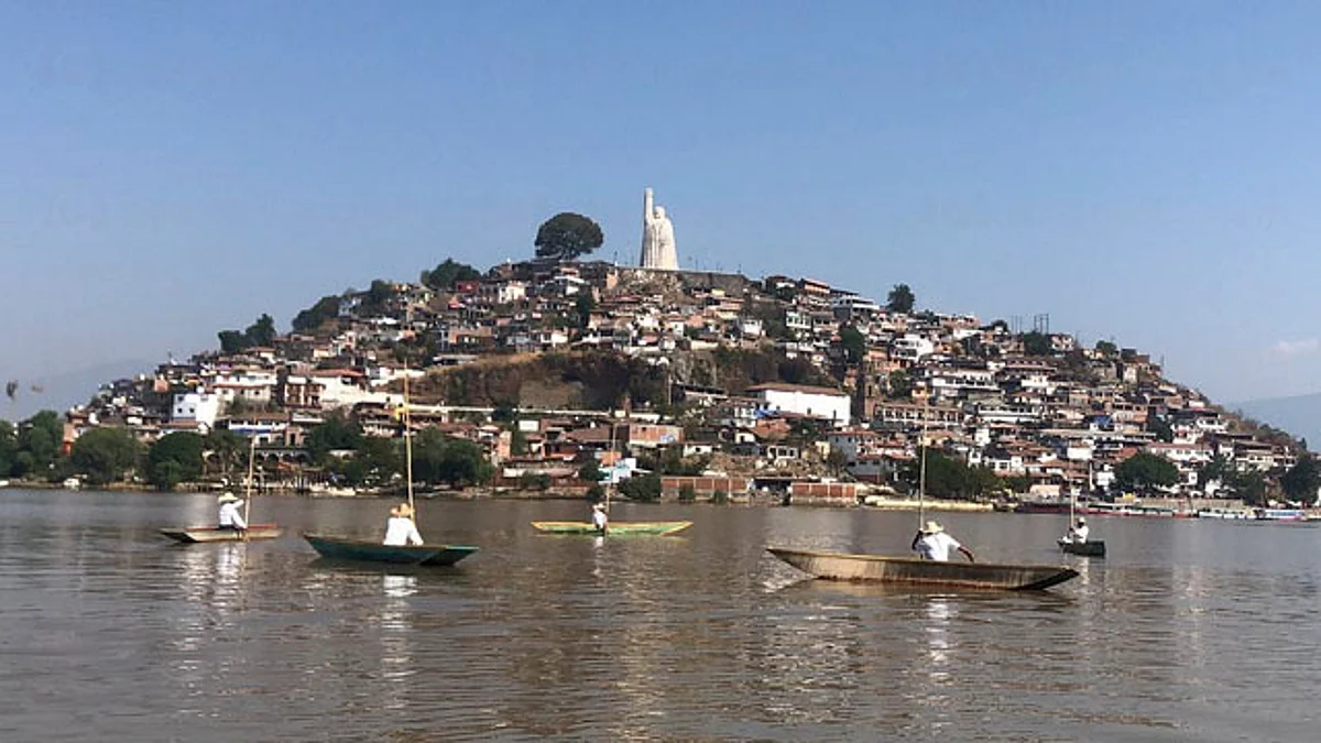 Esta es la segunda vez, desde el inicio de la pandemia, que Janitzio decide cerrar el paso a turistas para contener la propagación del virus (Foto: tripadvisor.com.mx)