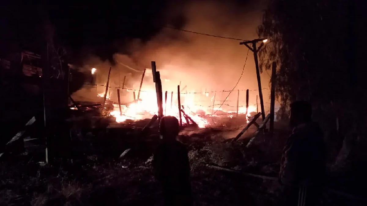 Incendio en faldas del Quinceo, deja 5 viviendas calcinadas: PC