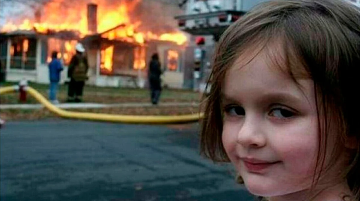 Así luce ahora la niña del meme viral “desastre”