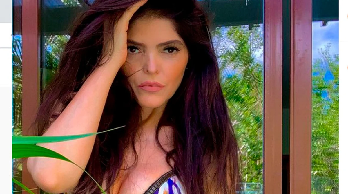 Ana Bárbara llega a los 50 años con envidiable físico “moldeado a mano”
