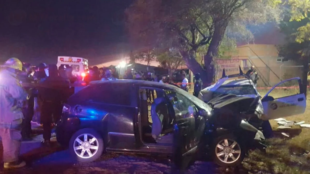 Aparatoso accidente rumbo al aeropuerto de Morelia deja 4 heridos