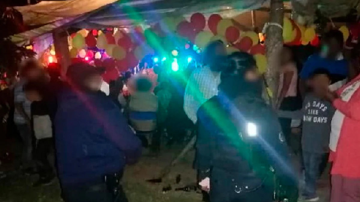 Policía Michoacán dispersa fiesta con cerca de 50 asistentes