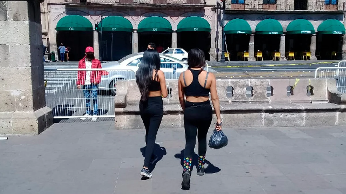 Morelianos no respetan el cierre de plazas públicas ante pandemia