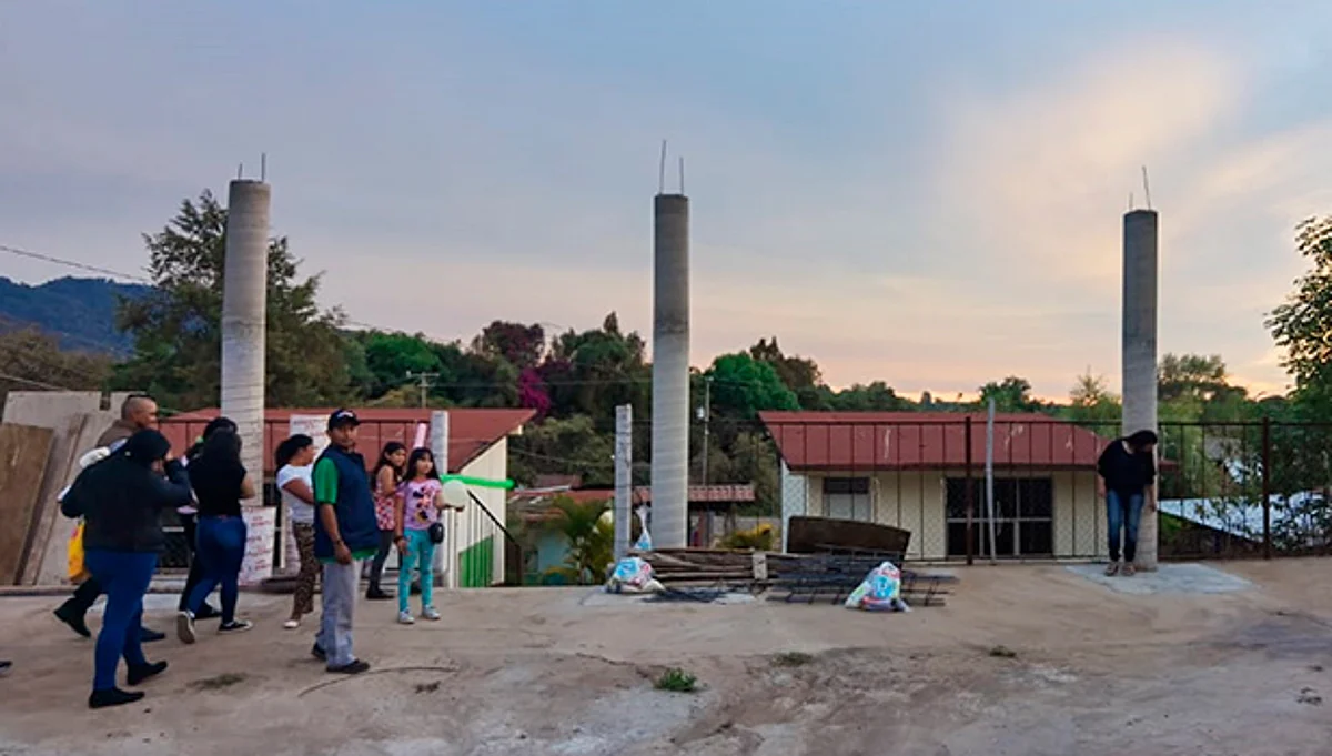 Techumbre en primaria de Ario de Rosales, fruto de la lucha antorchista
