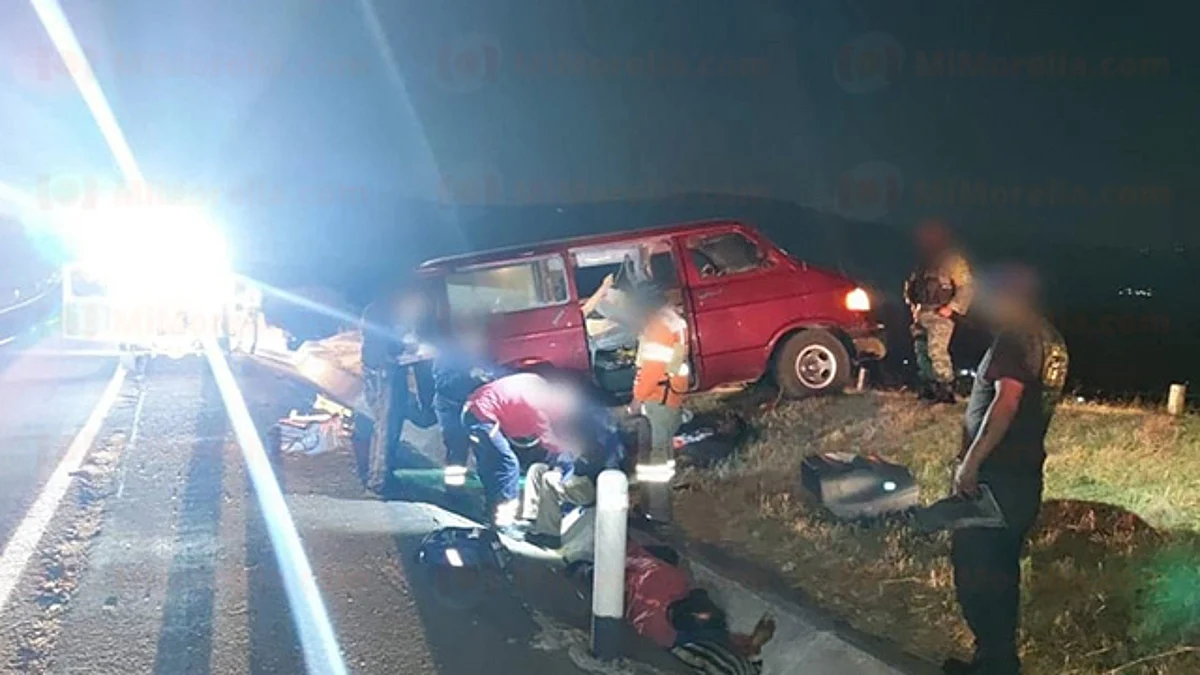 El percance ocurrió la madrugada de este viernes aproximadamente en el kilómetro 254+100 del tramo Maravatío-Panindícuaro (Foto: Red 113)
