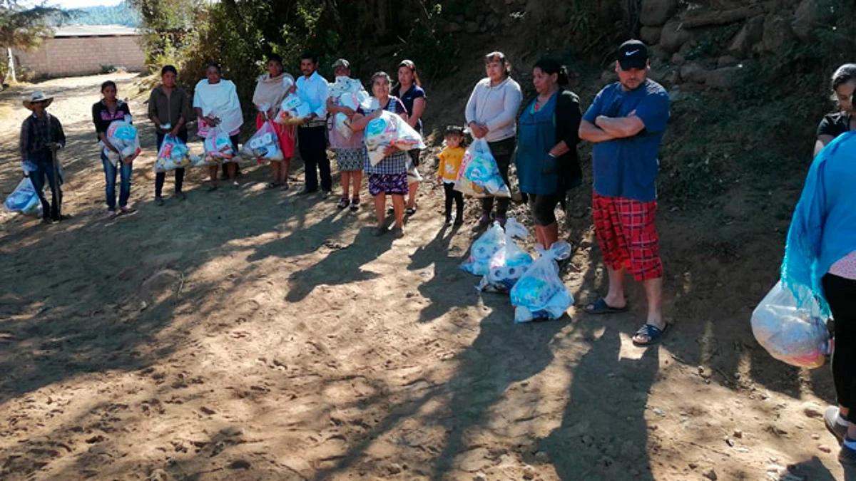 Antorcha beneficia con despensas a familias de Salvador Escalante