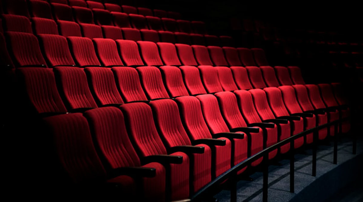 El año pasado, cerraron 11 complejos en el país debido a la pandemia, tres de Cinemex y ocho de Cinépolis (Foto: freepik.es)
