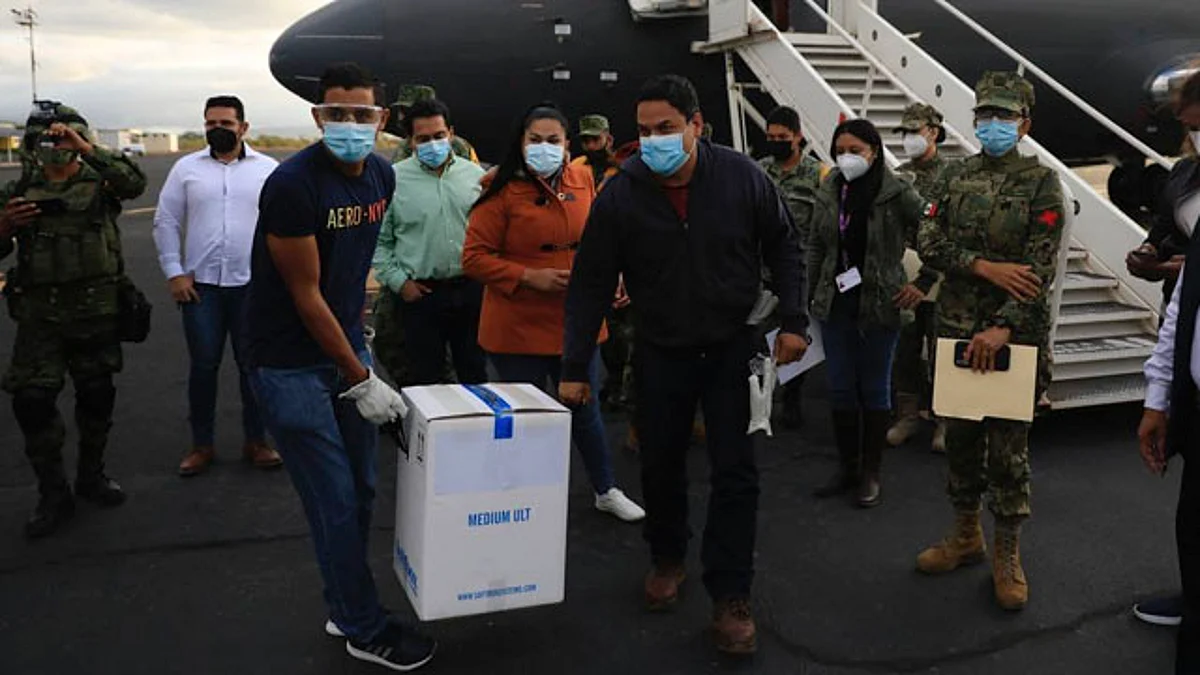 Las vacunas serán destinadas al personal de la primera línea de batalla contra la pandemia, indicó el gobernador (Foto Twitter: @AntonioEcheG)