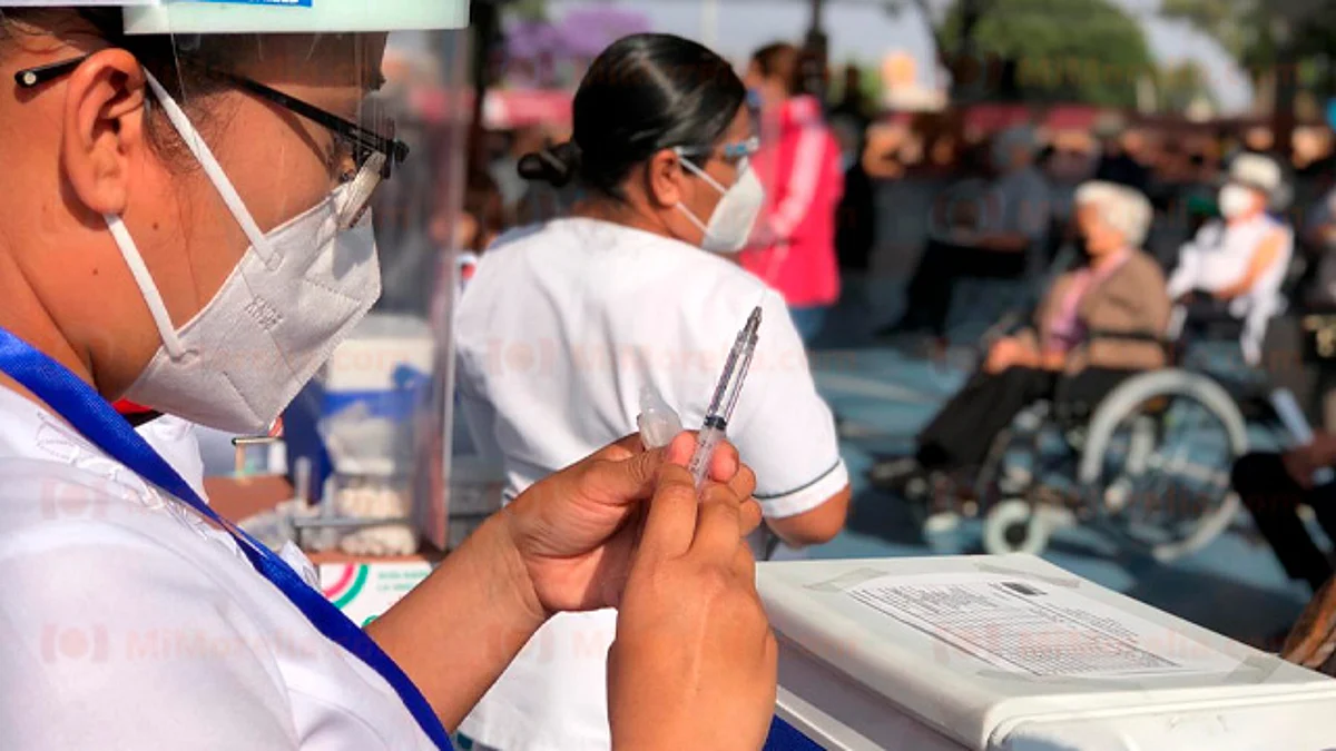 Este domingo continuó la aplicación de la vacuna en Ario de Rosales, Turicato, Tacámbaro y Salvador Escalante (Foto: Marco Santoyo)