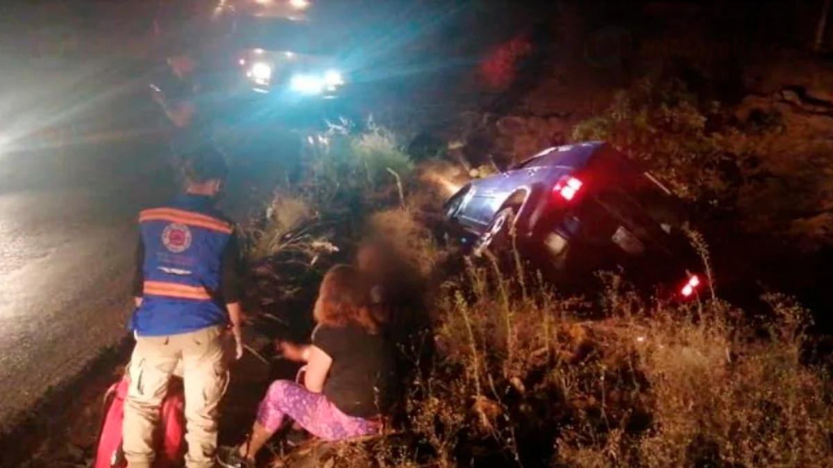 Adulto mayor se accidenta en su auto y queda lesionado, en Michoacán