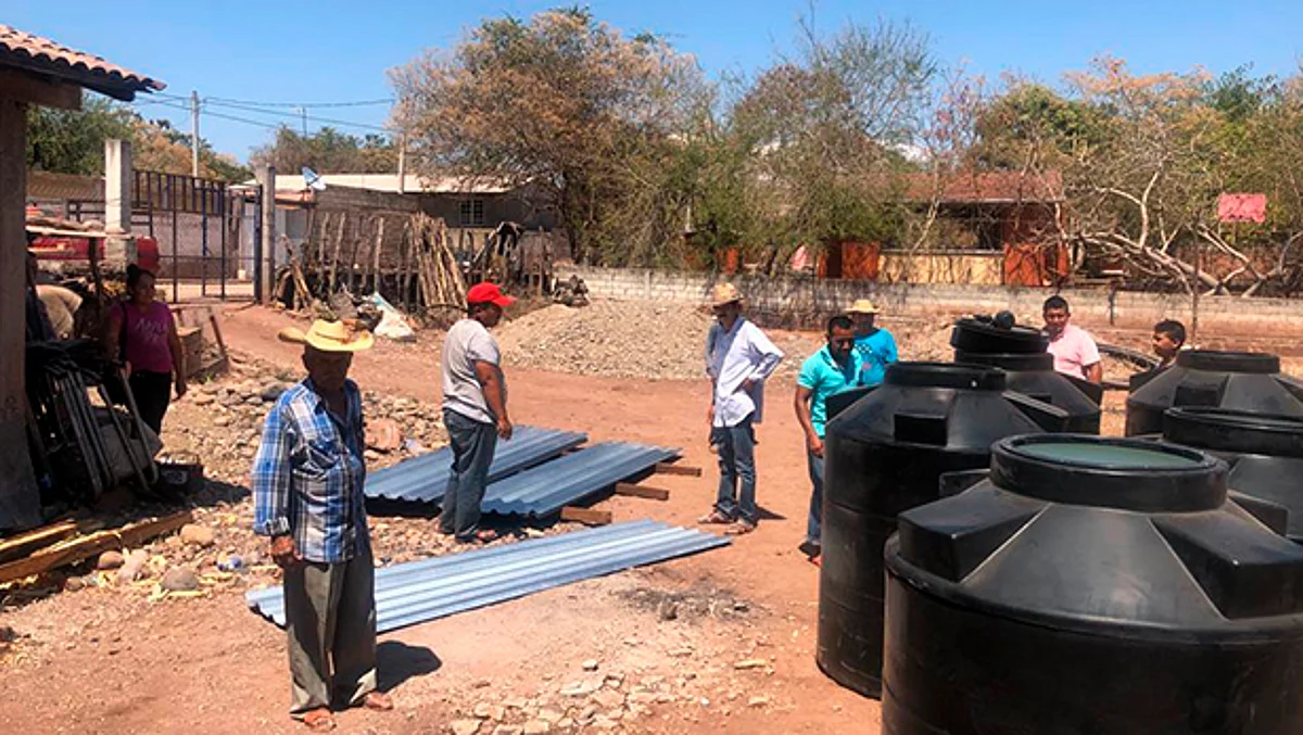 Campesinos de Tiquicheo reciben apoyos de vivienda