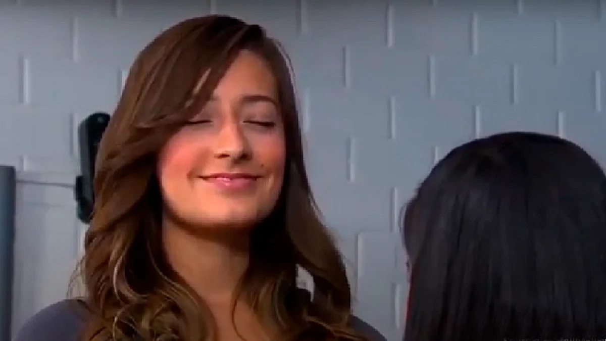 En el programa de televisión aparece un aire que recorre solemnemente el rostro de los personajes (Fotograma: La Rosa de Guadalupe)