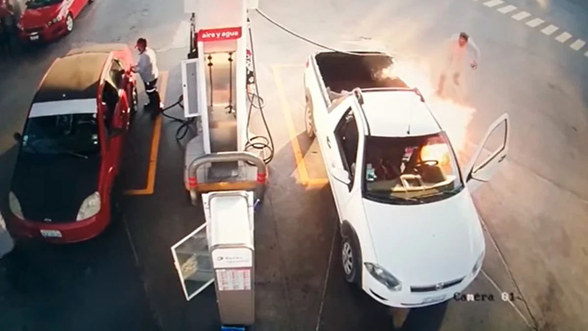 Por usar celular en gasolinera provoca incendio, en Guanajuato