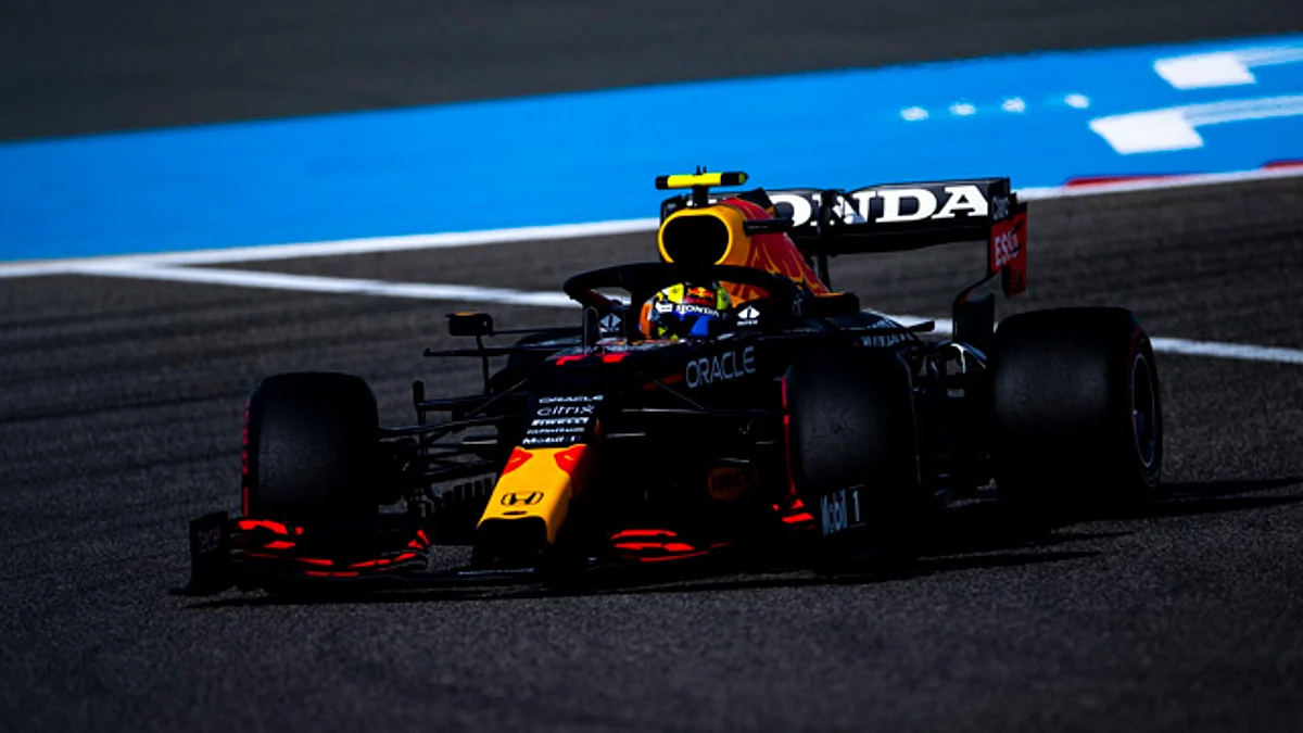 Con remontada, Sergio Pérez debuta en 5to lugar en el arranque de la F1