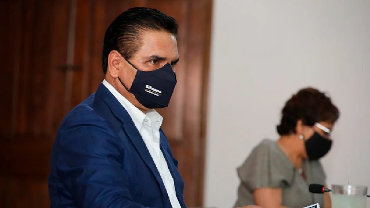 Comentó que se deben evitar las descalificaciones al considerar que se atenta contra la democracia (Foto TW: Silvano Aureoles)