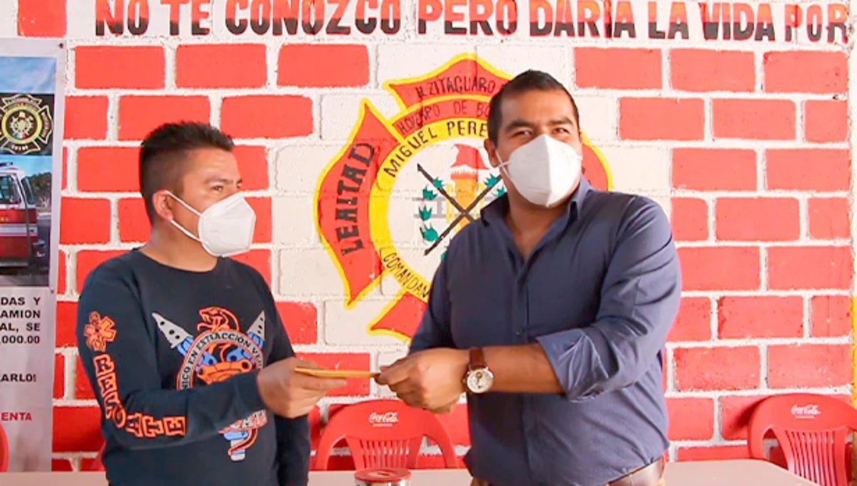 Los exhortó a no desistir con la misión de salvar vidas y proteger a los zitacuarenses (Foto Cortesía)