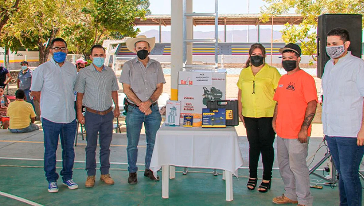 Cada negocio recibe beneficios con un valor estimado de 17 mil pesos por concepto de capacitación, consultoría, remozamiento y equipamiento productivo (Foto Cortesía)