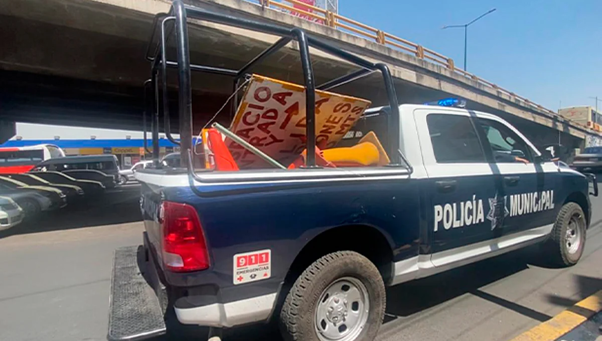 Policía Morelia retira obstáculos sobre la Avenida Madero