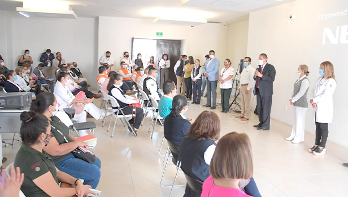 Capacitan a personal para vacunación contra Covid-19, en Morelia