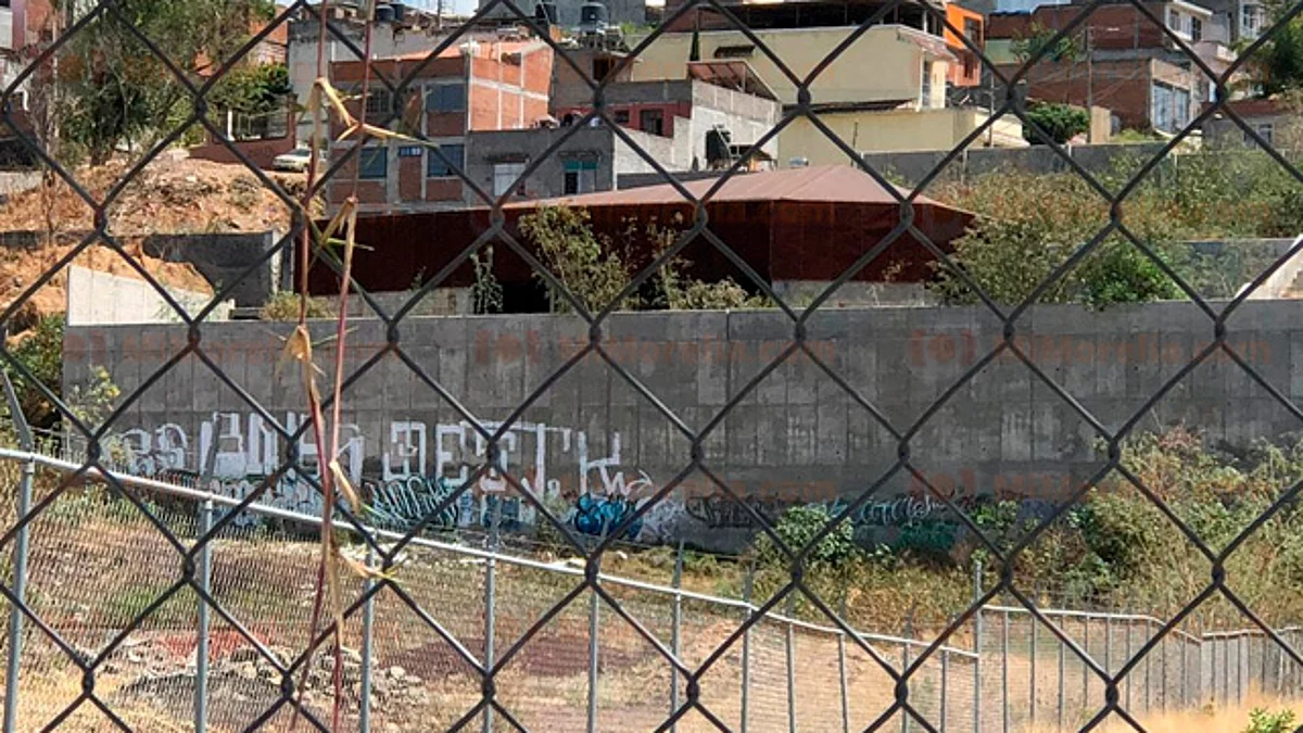 Biblioteca Digital vandalizada ante el abandono, en Morelia