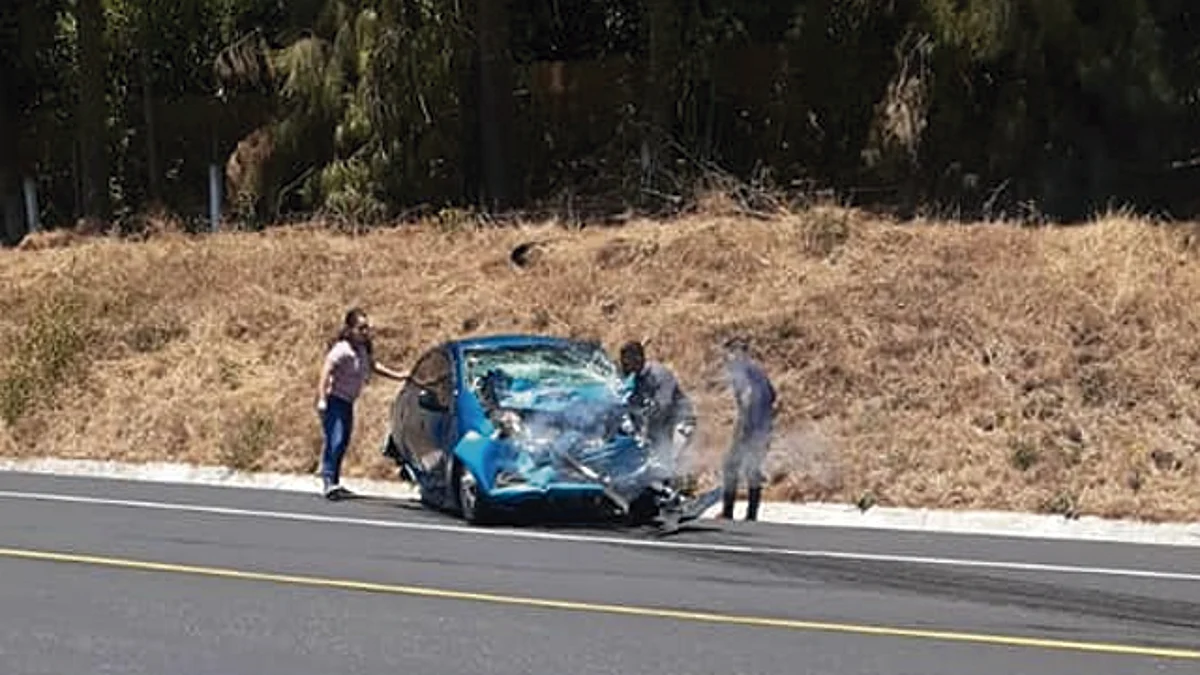 Un muerto y 5 heridos por choque en la autopista Siglo XXI