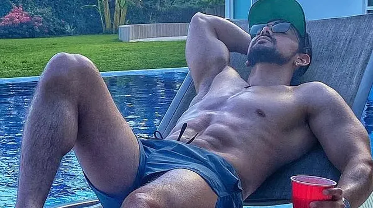 Filtran las FOTOS que Miguel Martínez se tomó desnudo para venderlas