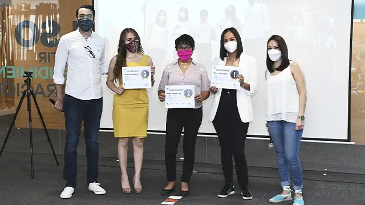 Papelitos de colores gana mejor proyecto de Academia de Emprendimiento