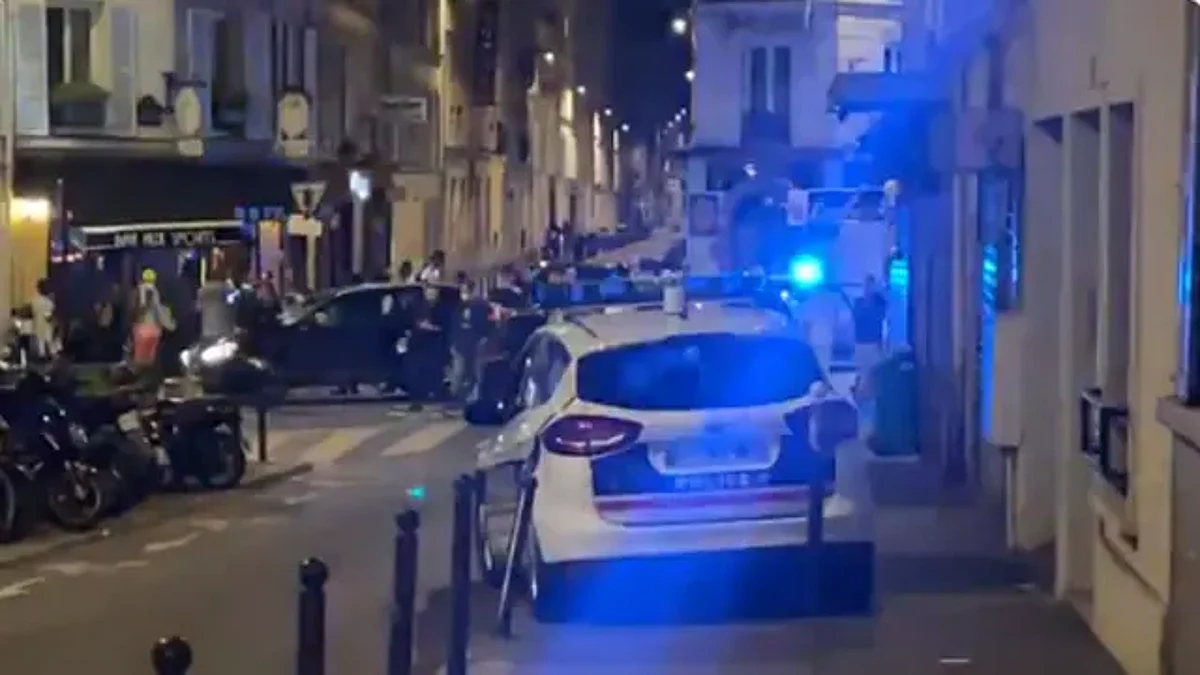 Automovilista embiste a comensales de restaurante en París; hay un muerto