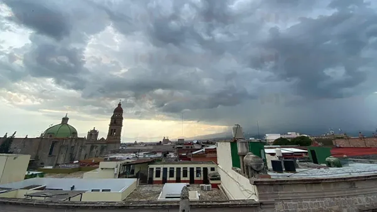Onda tropical número 15 provocará lluvias este martes en Michoacán