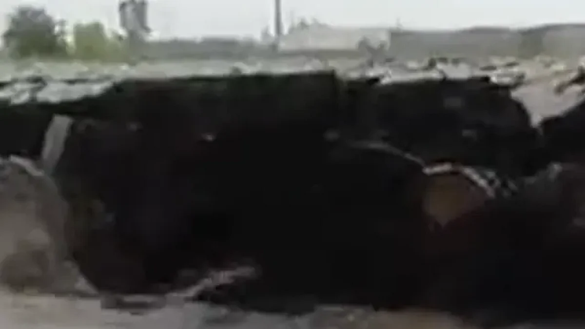 Captan extraño levantamiento de tierra en campo de cultivo en la India