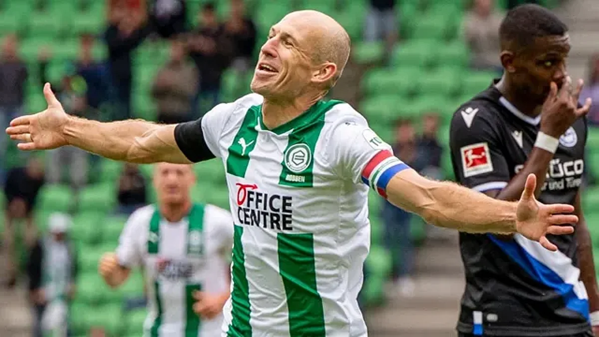 Arjen Robben, el de "no era penal", anuncia su retiro