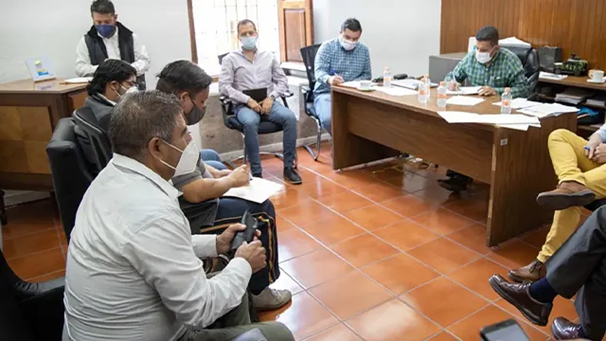Los vecinos plantearon a las autoridades sus principales necesidades para asegurar el bienestar de la colonia (Foto Cortesía)