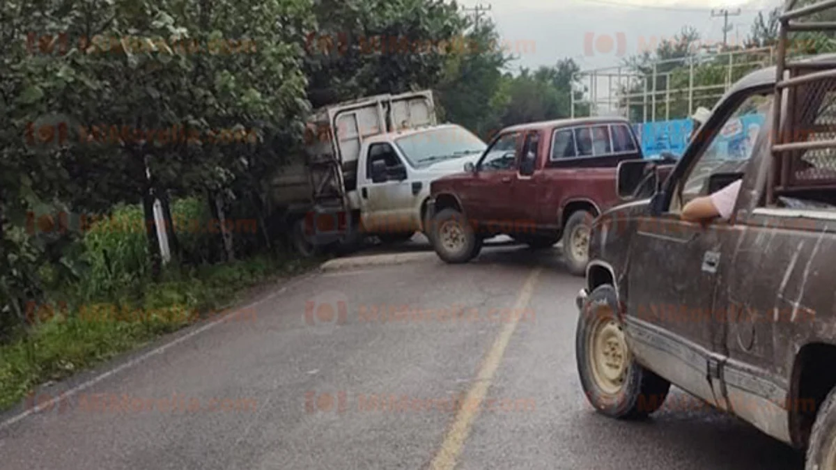 Se registran narcobloqueos en la carretera Coalcomán-Chinicuila