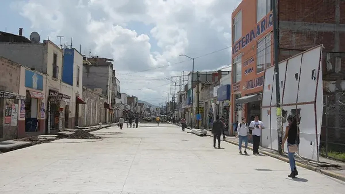 Reportan avance del 52% en rehabilitación de Avenida Lázaro Cárdenas