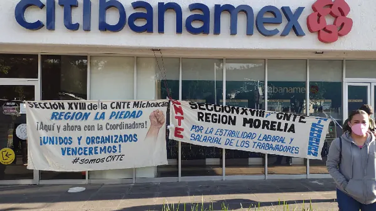 CNTE realiza bloqueo en Torre Financiera de Morelia
