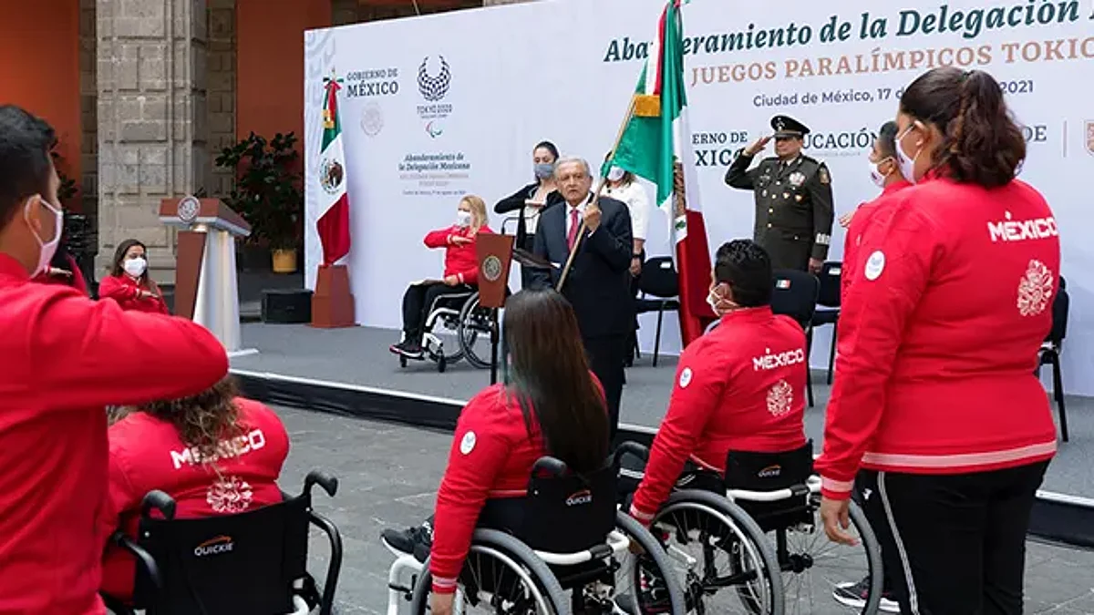 Abandera AMLO delegación mexicana de Paralímpicos de Tokio 2020