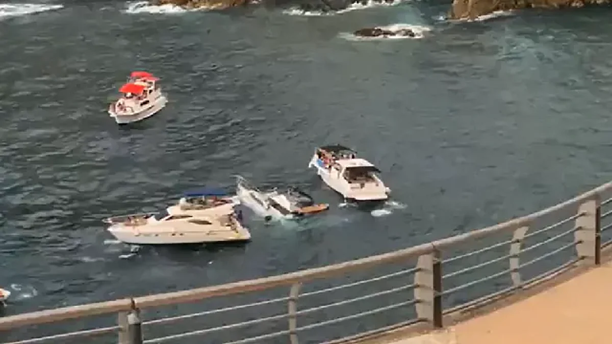 Yate se hunde con todo y turistas a bordo, en Acapulco