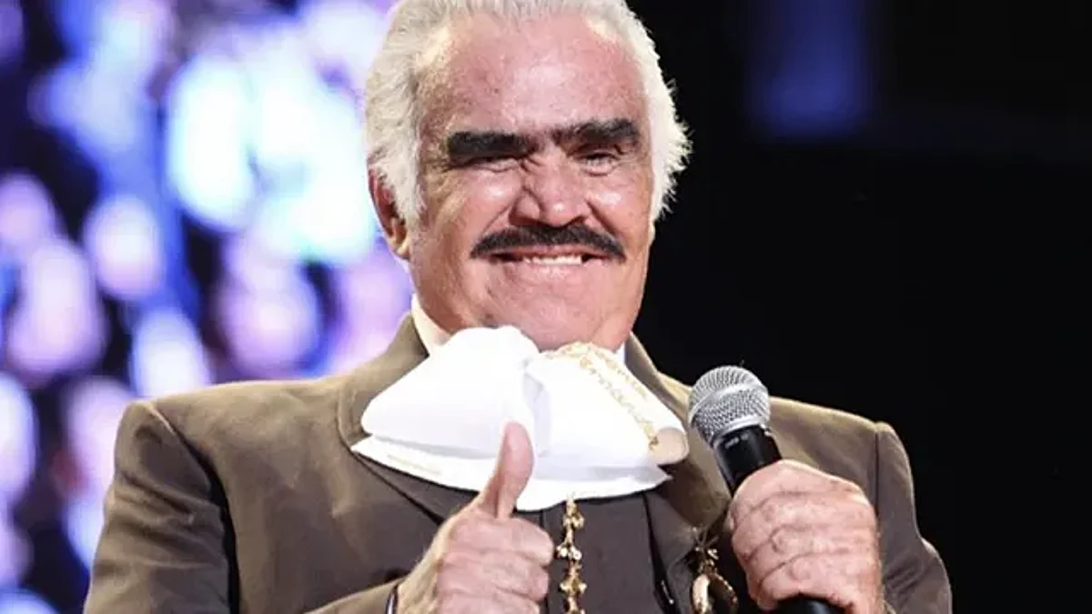 Vicente Fernández se recupera de salud; ya no está intubado