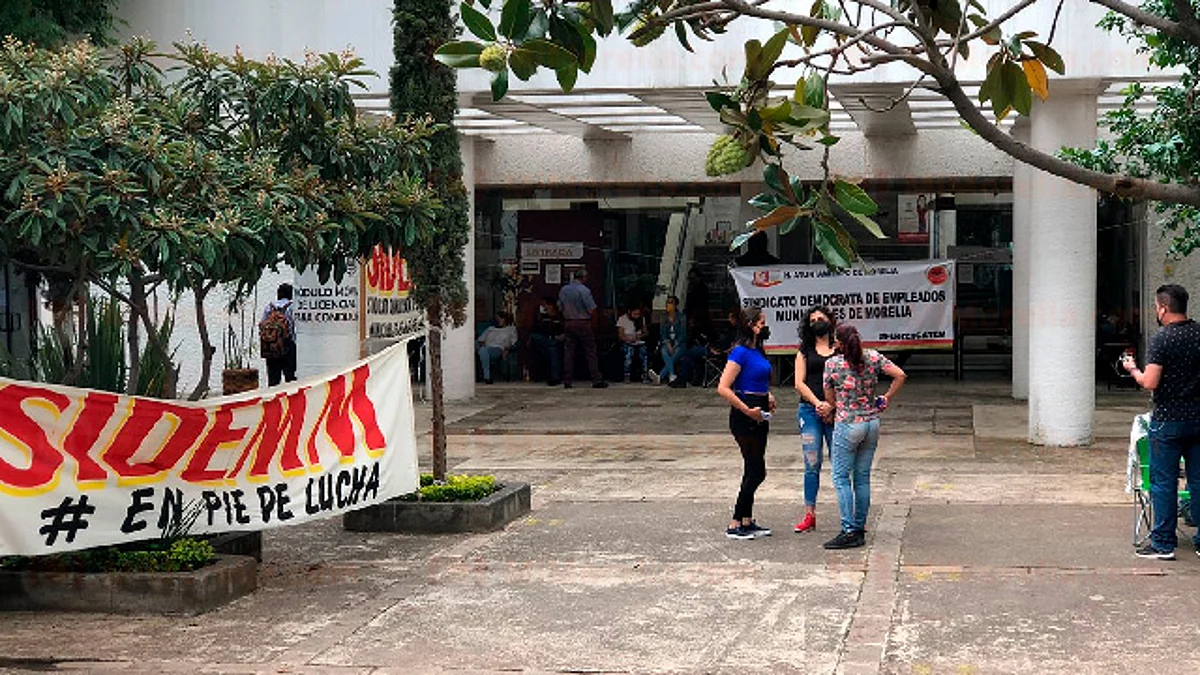 Por segundo día, el SIDEMM toma Tesorería municipal de Morelia