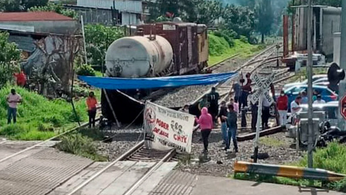 Por bloqueo de vías del tren en Caltzontzin, detenidas 55,100 toneladas de mercancía