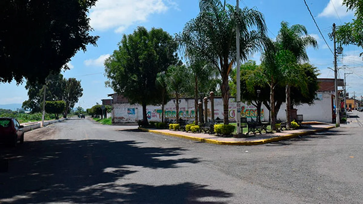 Gobierno de Michoacán rescata del deterioro camino en Numarán