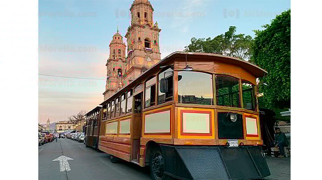 Llega a Morelia recorrido "Desentierro en el tranvía" con mezcal