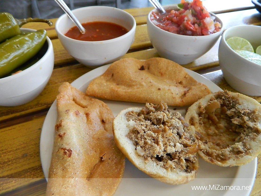 Gorditas y tacos dorados rellenos