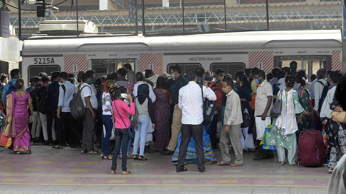 मुंबईतील सहा स्टेशनवर प्लॅटफॉर्म तिकिटांसाठी मोजावे लागणार ५० रुपये; कारण...