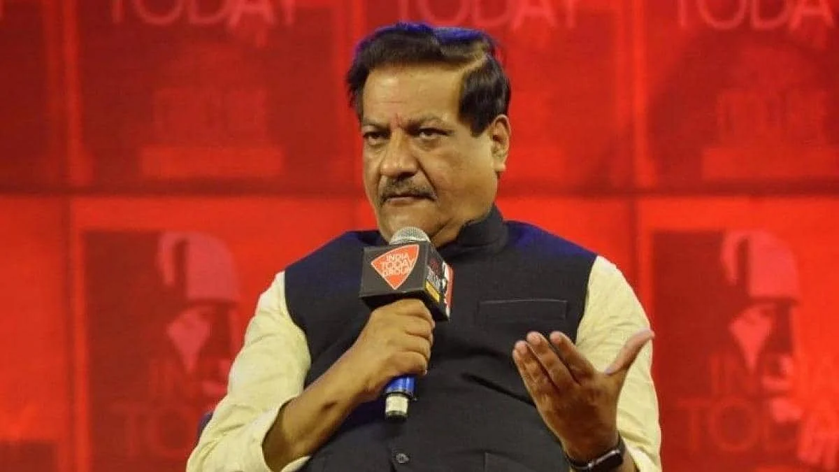 कुत्रे सोडल्यासारख्या तपास यंत्रणा अंगावर सोडल्या जात आहेत - पृथ्वीराज चव्हाणांचा केंद्रावर हल्लाबोल