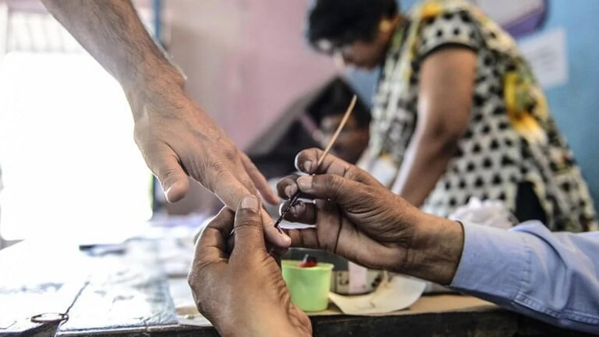 पंढरपूर - मंगळवेढा मतदारसंघातील पोटनिवडणुकीसाठी मतदानाला सुरुवात
