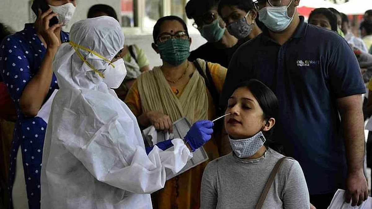 महाराष्ट्रात सलग तीन दिवस पॉझिटिव्ह कोरोना रूग्णसंख्येत घट, 26 मृत्यूंची नोंद