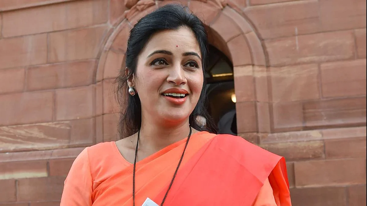 Why no action against MP Navneet Rana? Court questions police in fake caste certificate case